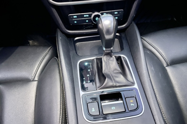 比亚迪 宋MAX 2017款 1.5T 自动智联豪华型 7座局部细节18