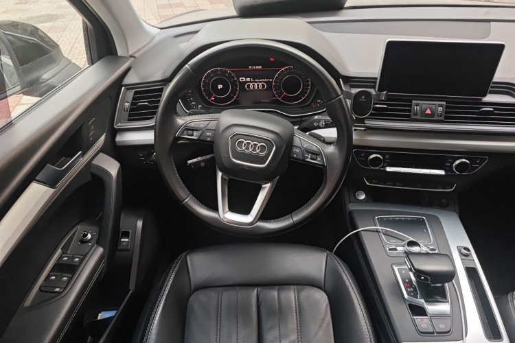 奥迪Q5L 2020款 改款 40 TFSI 荣享时尚型中控内饰13