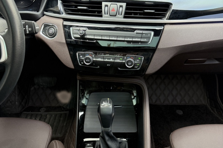 宝马X1新能源 2020款 xDrive30Le 尊享型中控内饰7004