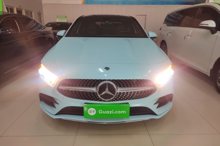 奔驰A级 2022款 改款二 A 200 L 运动轿车时尚型车身外观2