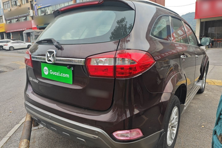 江铃 驭胜S350 2016款 2.0T 自动两驱汽油超豪华版5座车身外观7