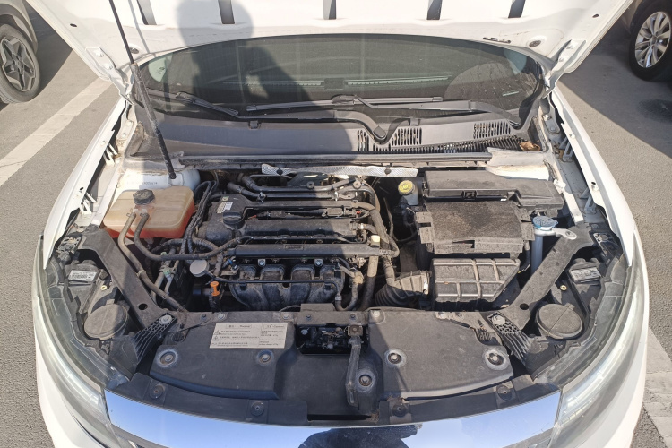 观致3 2018款 三厢 1.6L 自动领先型机舱底盘24