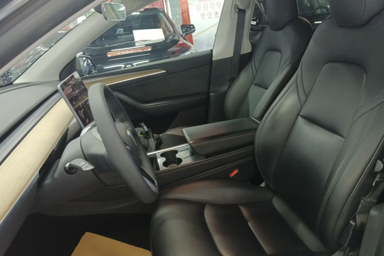 特斯拉 Model Y 2022款 后轮驱动版中控内饰19
