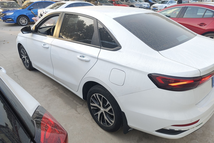 吉利汽车 帝豪 2022款 第4代 1.5L 手动豪华型车身外观4