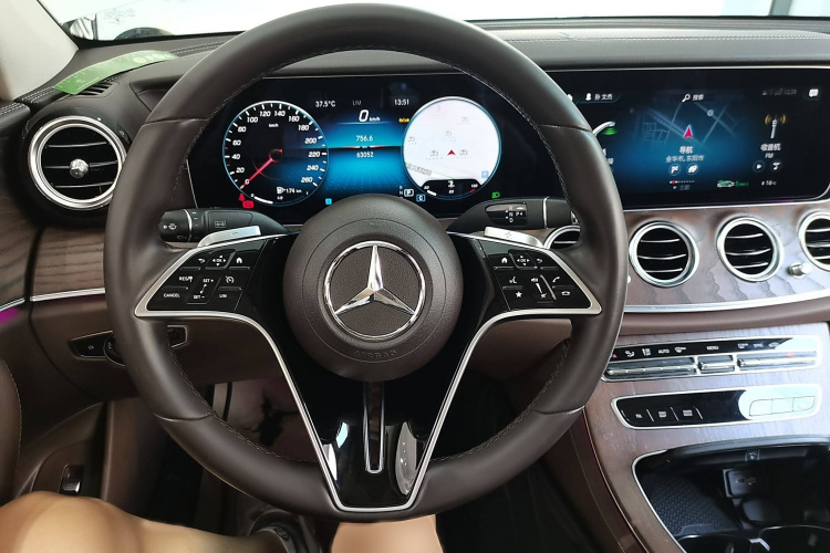 奔驰E级 2023款 E 260 L局部细节13