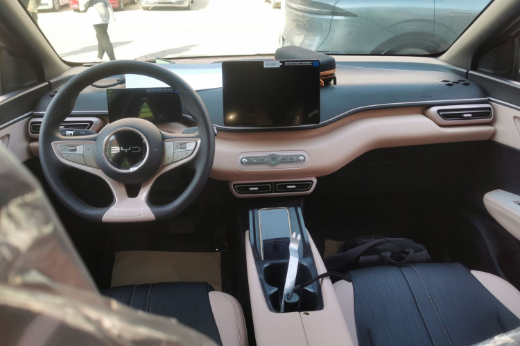 比亚迪 海鸥 2025款 智驾版 305km 活力版中控内饰12