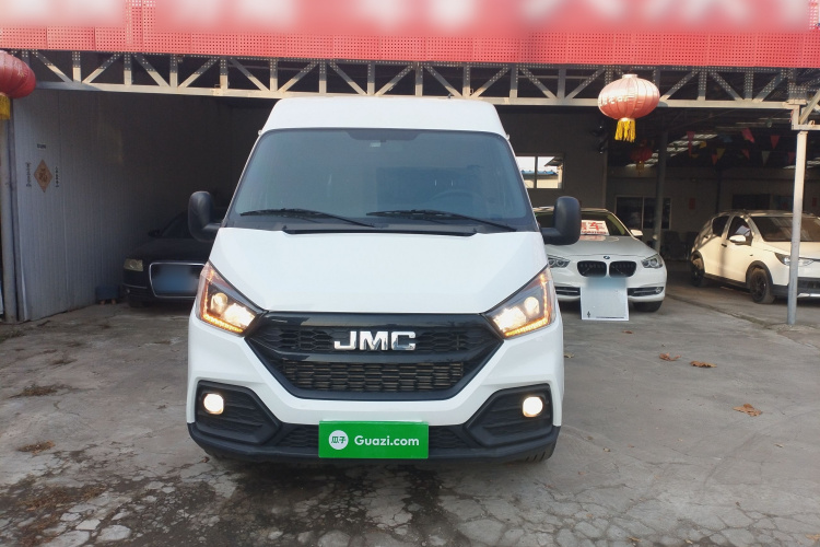 江铃 特顺 2021款 2.8T空间王金牛款短轴中高顶6座柴油国VI JX493车身外观2