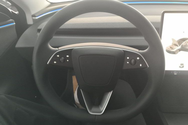 特斯拉 Model 3 2023款 后轮驱动版中控内饰13