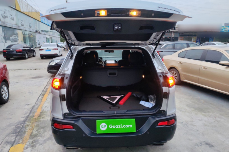 Jeep 自由光 2016款 2.4L 领先版机舱底盘23