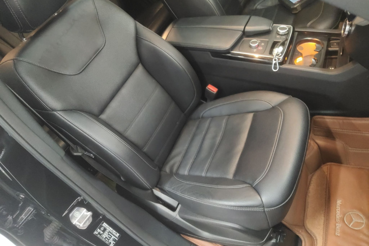 奔驰GLE轿跑 2018款 GLE 320 4MATIC 轿跑SUV局部细节41