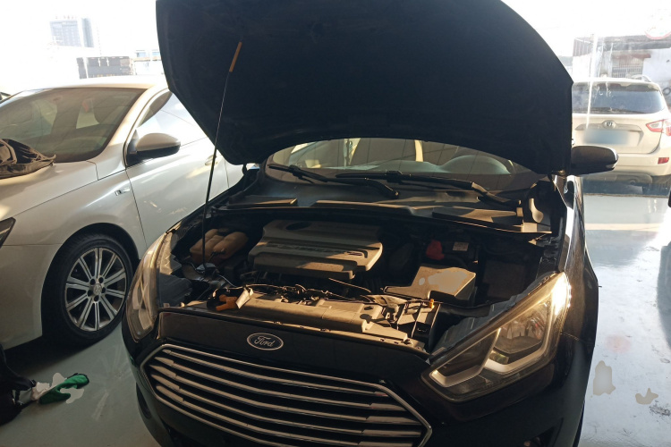 福特 福睿斯 2015款 1.5L 自动舒适型机舱底盘24