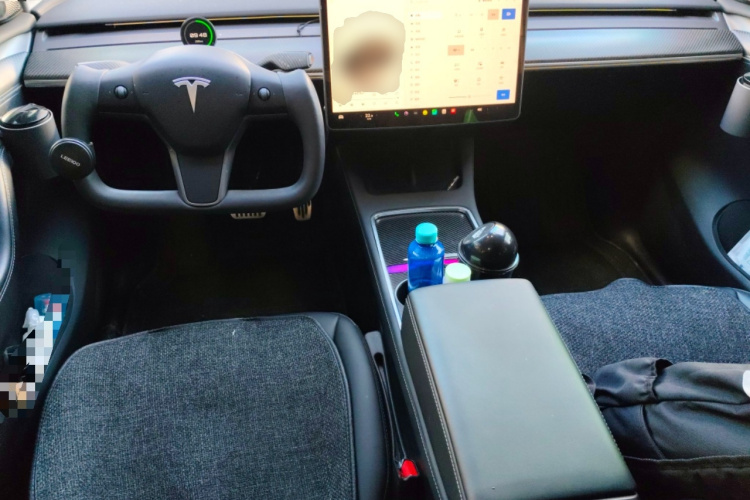 特斯拉 Model Y 2023款 长续航全轮驱动版中控内饰12