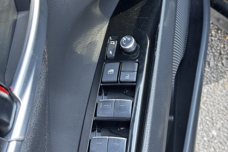 丰田 凯美瑞 2022款 2.0GVP 领先版中控内饰7014