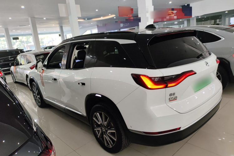 蔚来ES8 2020款 580KM 七座版车身外观4