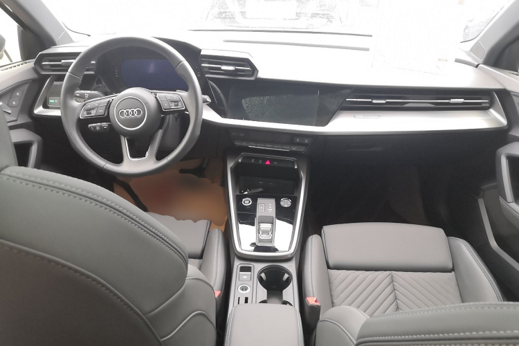 奥迪A3 2022款 A3L Limousine 35 TFSI 时尚致雅型中控内饰12
