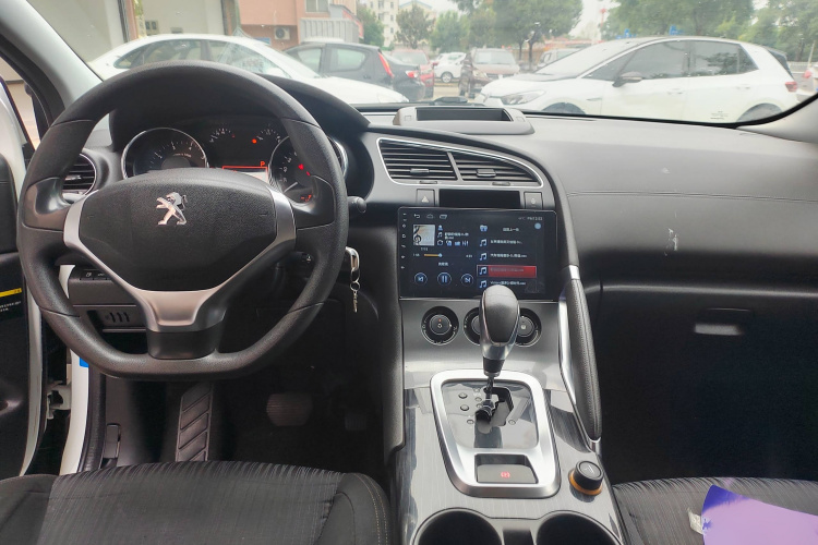 标致3008 2015款 2.0L 自动经典版中控内饰7001