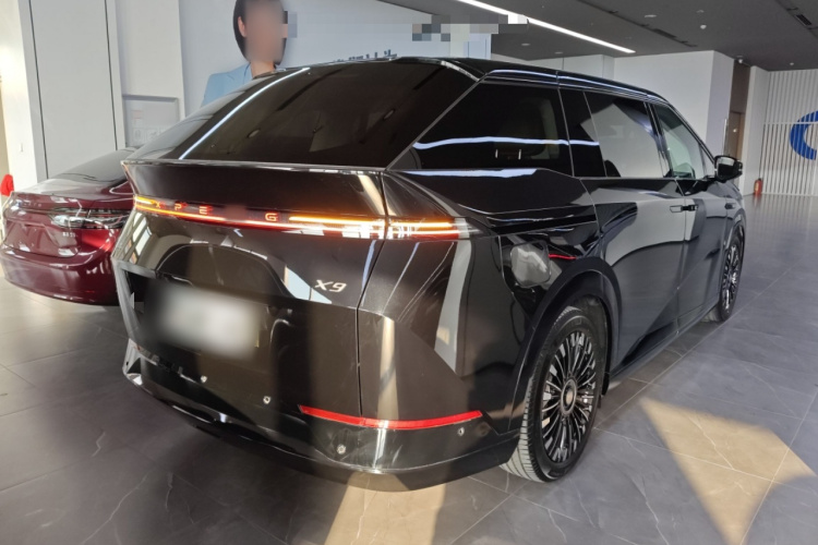 小鹏X9 2025款 740超长续航 Max车身外观6005