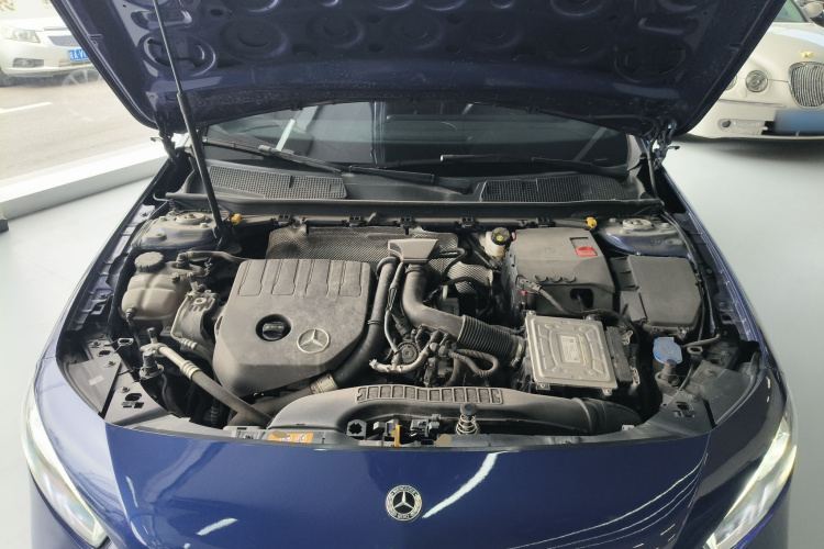 奔驰A级 2020款 改款 A 200 L 运动轿车时尚型机舱底盘24