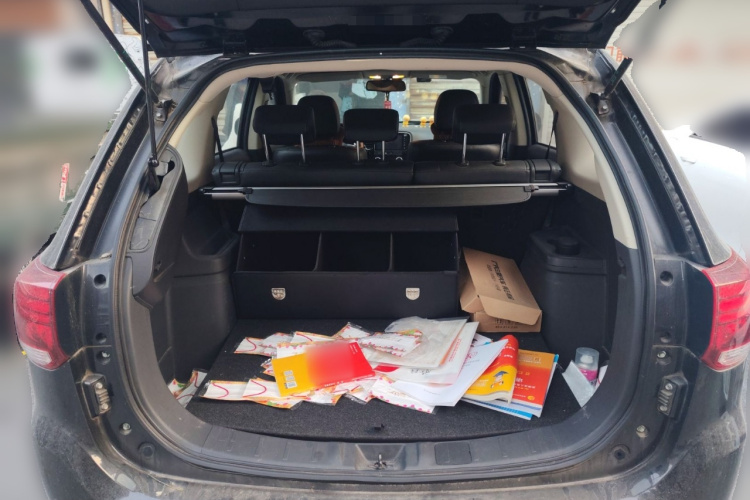 三菱 欧蓝德 2018款 2.4L 四驱精英版 5座中控内饰23