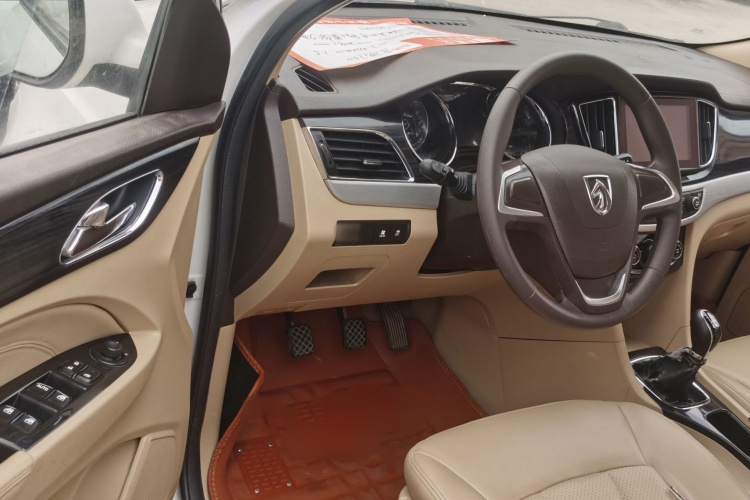 宝骏730 2016款 1.5L 手动舒适型 7座 国V中控内饰7004