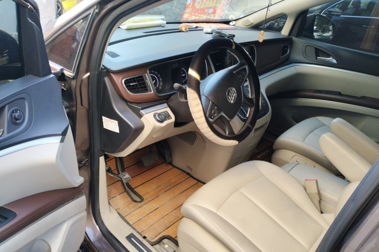 别克GL8 2018款 28T 尊贵型 国VI中控内饰7003