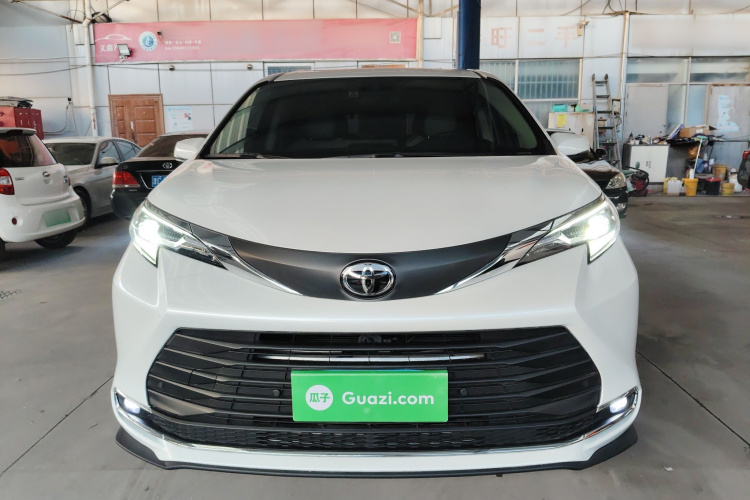 丰田 赛那SIENNA 2024款 2.5L混动 舒适版车身外观2