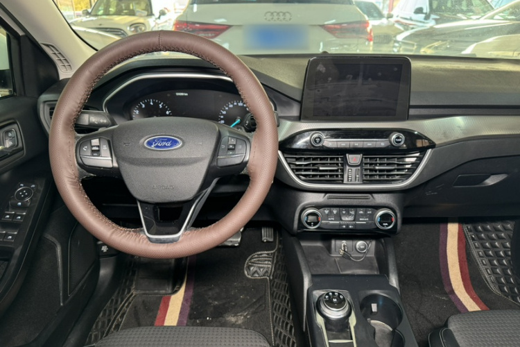 福特 福克斯 2019款 三厢 EcoBoost 180 自动锋潮型车身外观6014