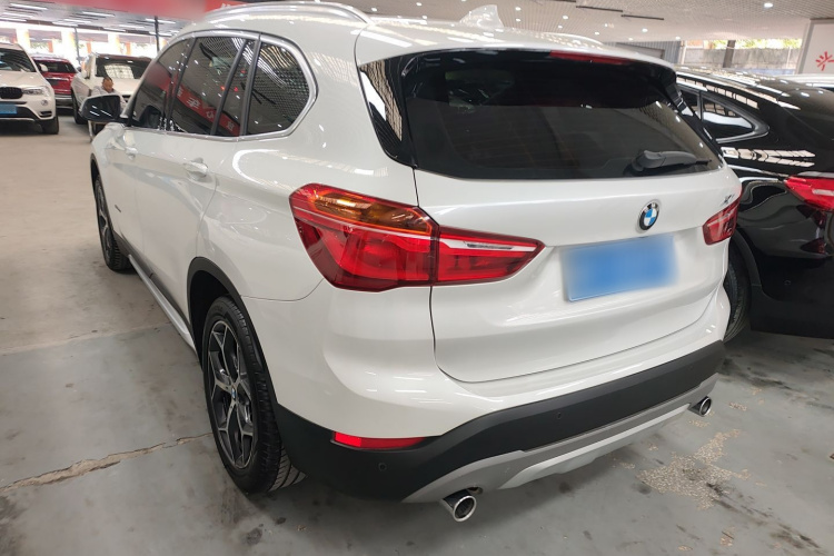 宝马X1 2016款 sDrive20Li 豪华型车身外观4