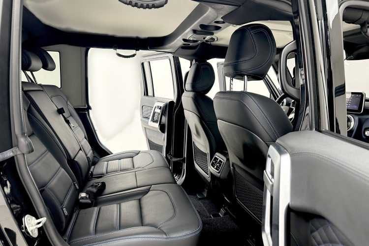 北京BJ40 2020款 2.0T 自动四驱城市猎人版侠客型中控内饰7010