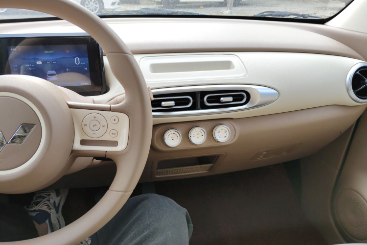 五菱汽车 宏光MINIEV 2025款 四门版 进阶款中控内饰7002