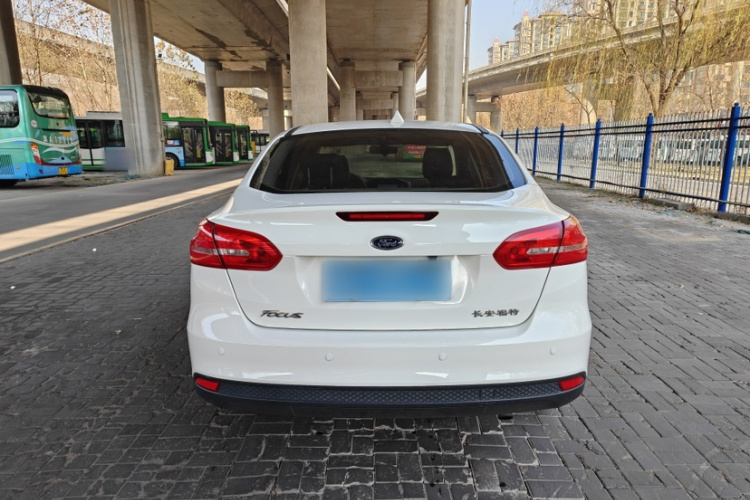 福特 福克斯 2015款 三厢 1.6L 自动舒适型车身外观6004