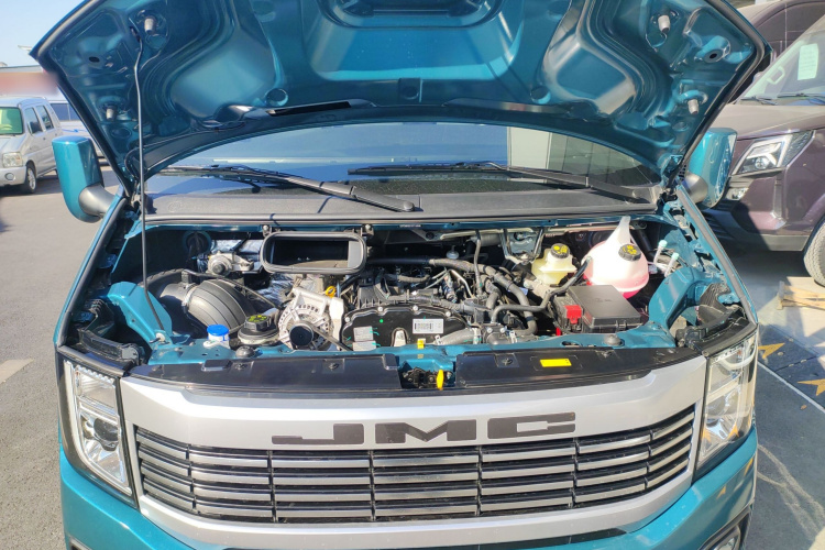 江铃福顺 2025款 2.0T 8AT柴油中轴中高顶商运型多功能乘用车7座局部细节24