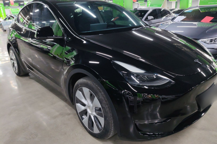 特斯拉 Model Y 2021款 标准续航后驱版车身外观3
