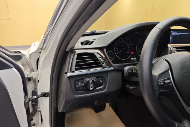 宝马3系 2015款 320Li 超悦版豪华设计套装中控内饰7002