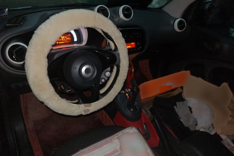 smart fortwo 2015款 1.0L 52千瓦硬顶灵动版中控内饰12