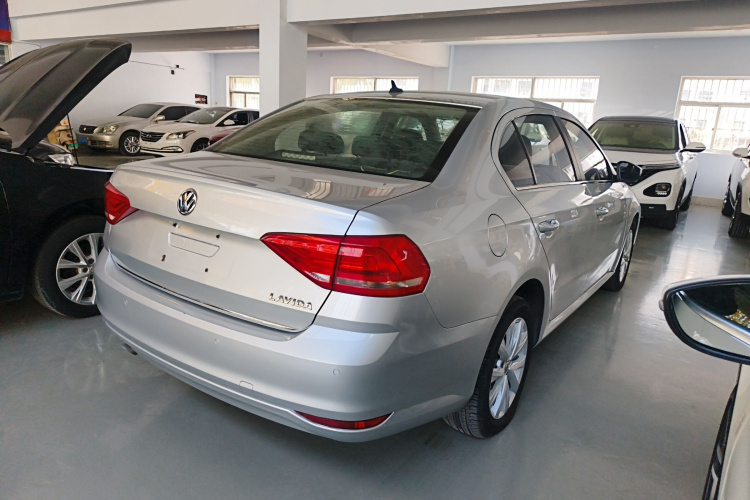 大众 朗逸 2015款 1.6L 自动舒适版车身外观7