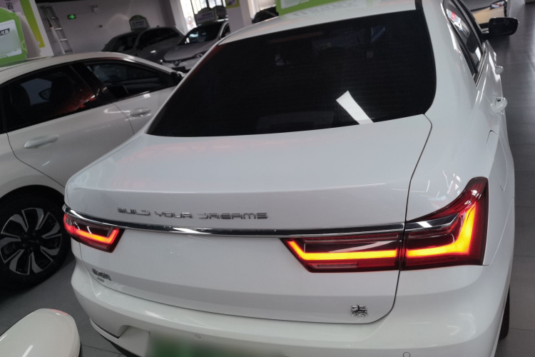 比亚迪 秦新能源 2021款 出行版车身外观6