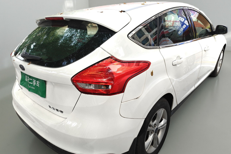 福特 福克斯 2015款 两厢 1.6L 自动舒适型车身外观7