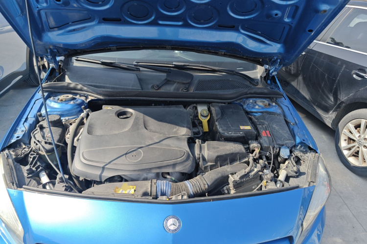 奔驰A级(进口) 2013款 A 180 时尚型机舱底盘24