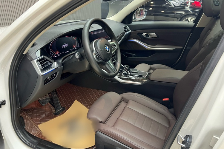 宝马3系 2020款 改款 325Li M运动套装中控内饰7005