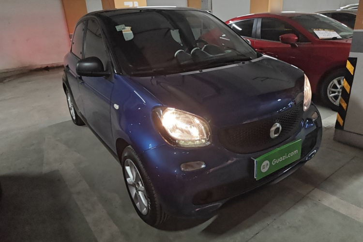 smart forfour 2018款 1.0L 52千瓦灵动版车身外观3