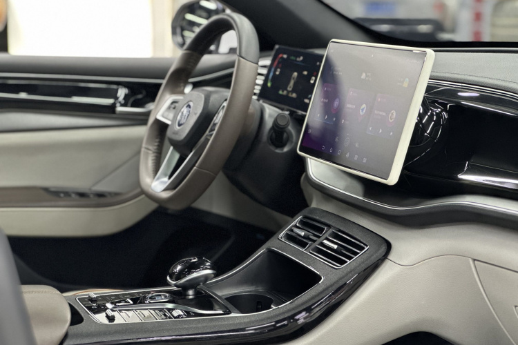 比亚迪 秦PLUS 2023款  冠军版 DM-i 120KM超越型中控内饰7004