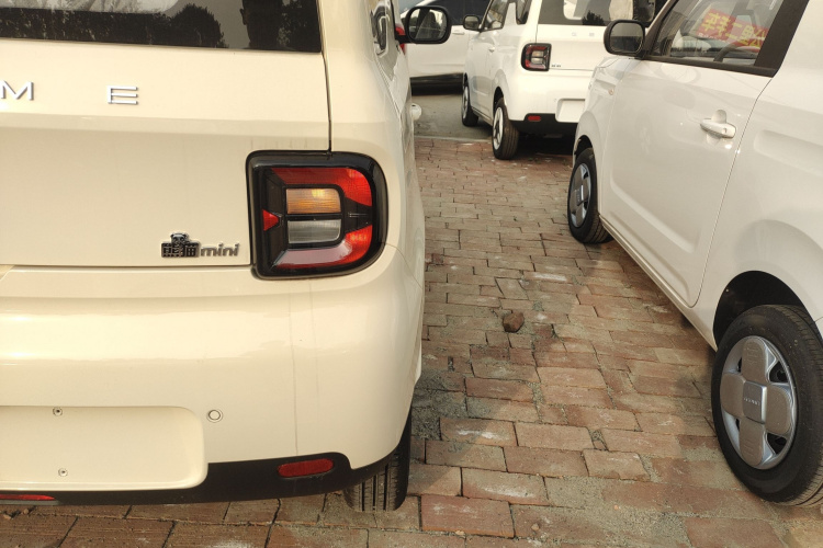 吉利银河 熊猫 2025款 210km 元气熊车身外观9