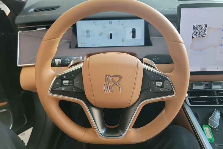 比亚迪 汉L 2025款 DM-p 四驱激光雷达旗舰型中控内饰13