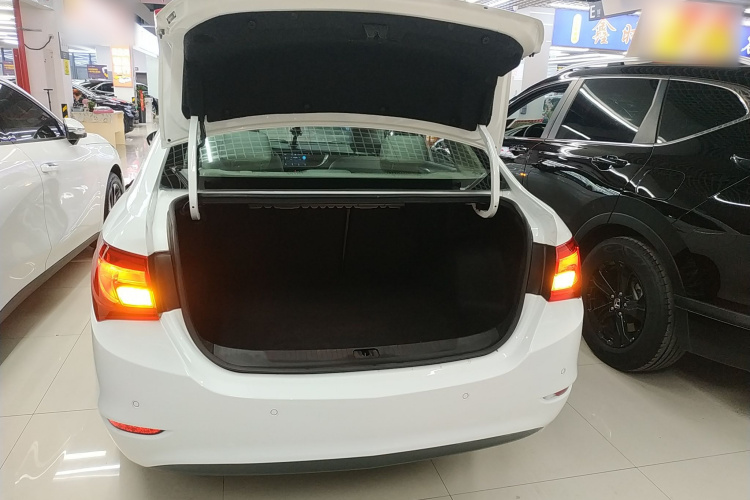 别克 英朗 2015款 15N 自动精英型机舱底盘23