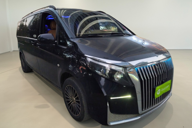 奔驰 威霆 2021款 2.0T 精英版 7座车身外观3