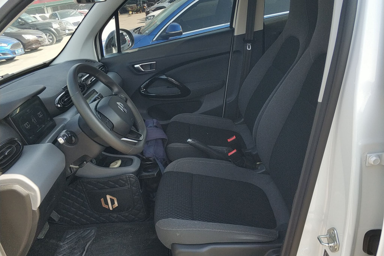 零跑汽车 零跑T03 2021款 400轻享版 磷酸铁锂中控内饰19