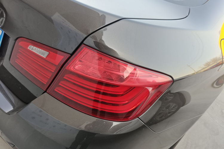 宝马5系 2017款 520Li 典雅型车身外观9