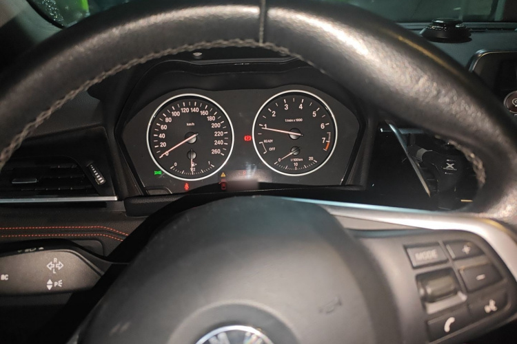 宝马2系多功能旅行车 2015款 218i 运动设计套装局部细节14