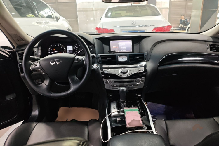 英菲尼迪Q70 2017款 Q70L 2.5L 精英版中控内饰12